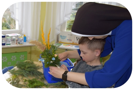 Warsztaty wielkanocnych palm w gr. Sówek