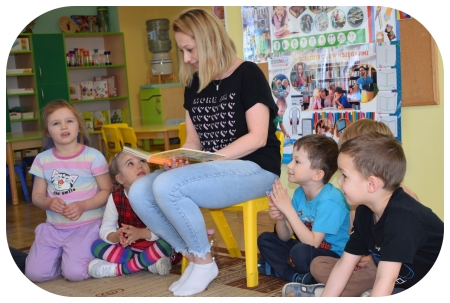 Rodzice Czytają Dzieciom - przygoda motoryzacyjna ciężarówki i przyczepki - gr. Motylki