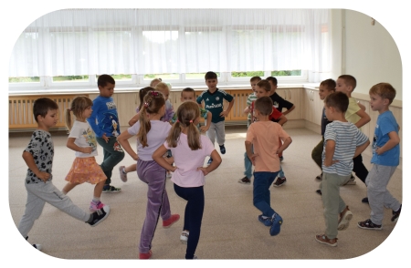 Zabawy rytmiczno - taneczne przedszkolaków